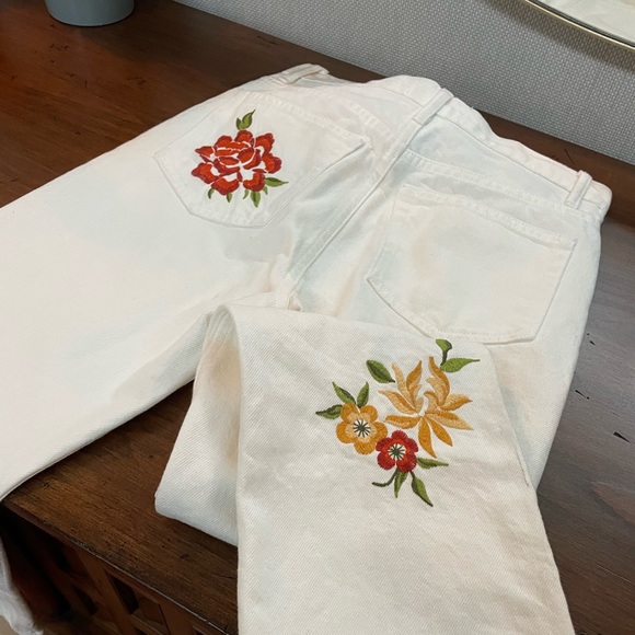 NWT reformation cynthia high rise straight jeans in flora embroidery - Picture 9 of 14